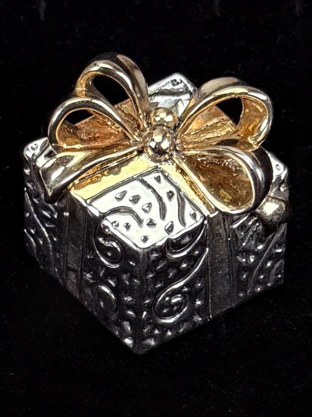 Vintage 3D Wrapped Gift Present Brooch Gold Silver Tone Christmas Pin